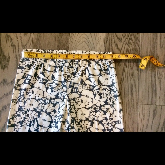 ❤️ OLD NAVY GRAY/CREME FLORAL PRINT LEGGINGS - S - Picture 5 of 6